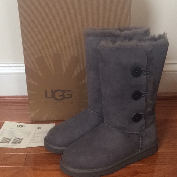 UGG Shoes - 🆕 Authentic UGG bailey button triplet tall boots